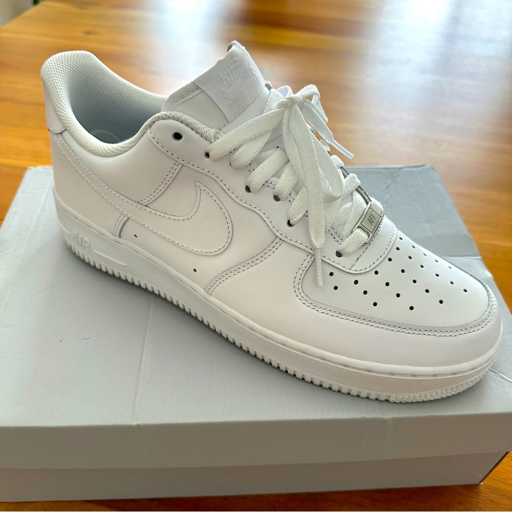NIKE AIR FORCE 1 LOW - Size 10